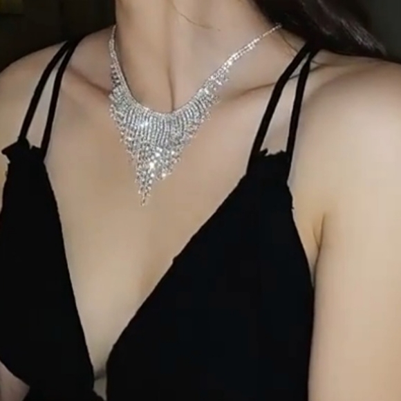 FREDERICKS OF HOLLYWOOD SPARKLY RHINESTONE TIERED NECKLACE NWOT - Picture 2 of 5